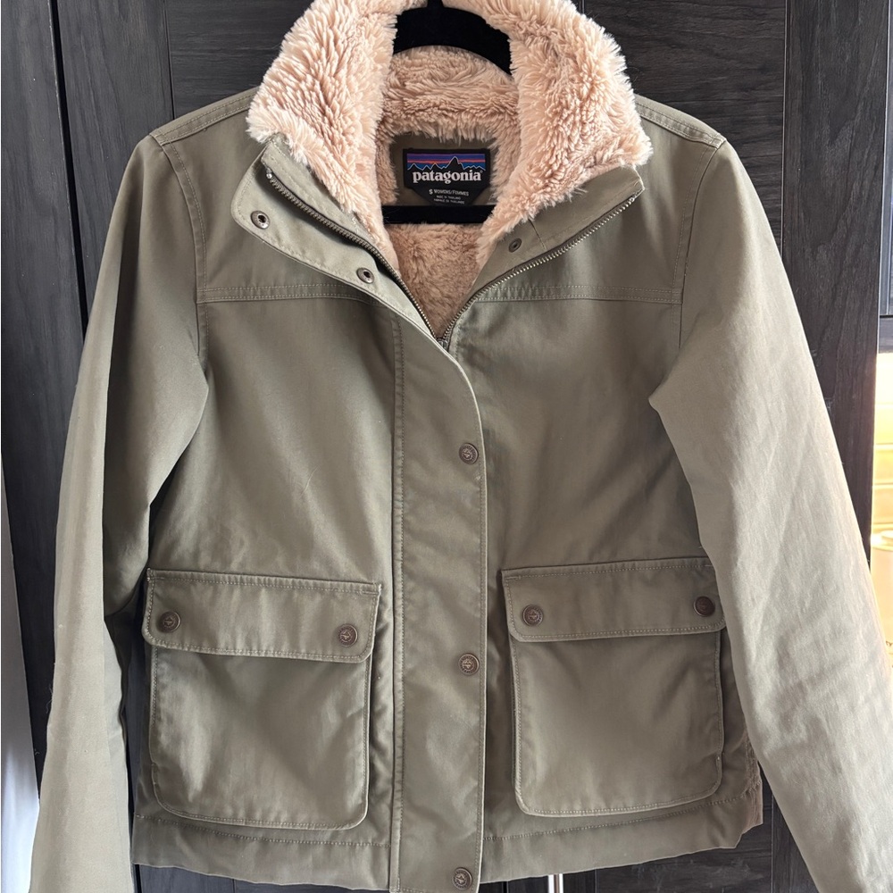 Like new! Patagonia Women's Maple Grove Jacket with Sherpa Lining, size small